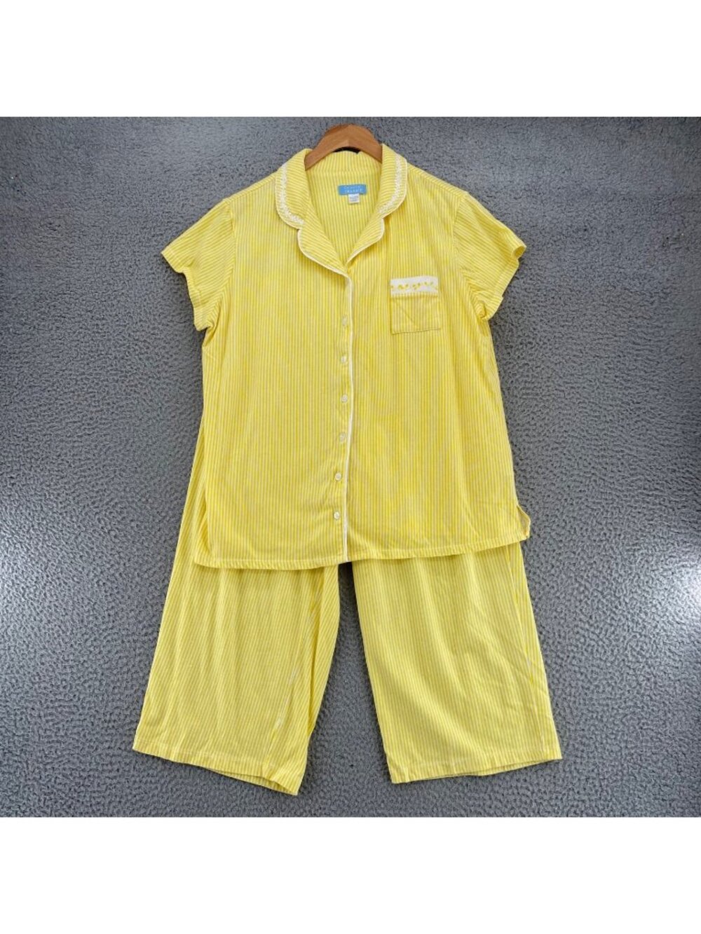 Celestial DREAMS Pajama Set Womens Large Yellow Striped Capris Short Sleeve